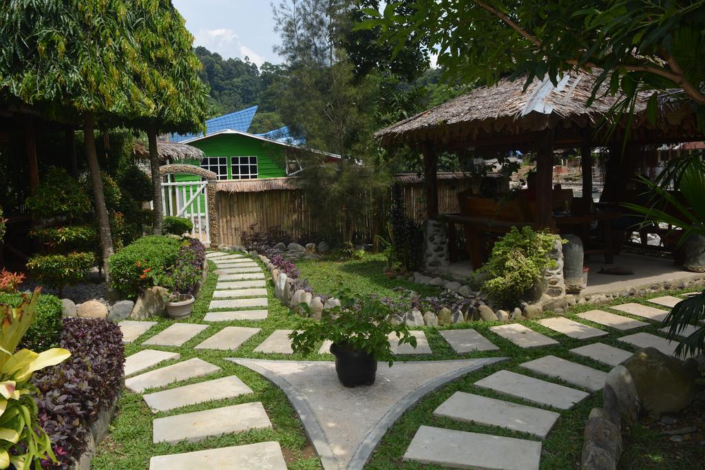 Junia Guesthouse Bukit Lawang Esterno foto